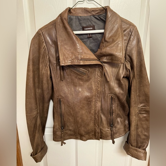 Small brown leather jacket - Picture 1 of 5
